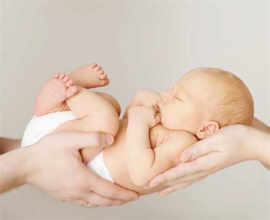 雅培和飞鹤婴幼儿奶粉：品质与营养的大比拼